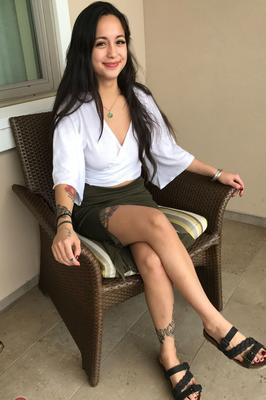 21P 素人アジア人少女ミ・ハ・ドアンが体を露出し、屋外で茂みを誇示する