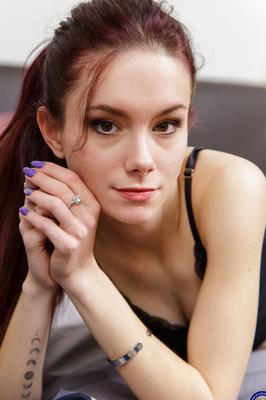 20P Slender amateur babe Liz Ocean poses in shorts and exposes her natural tits
