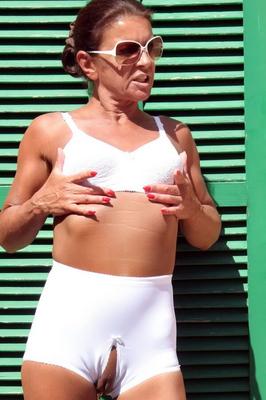 16P Kinky mature UK broad Lady Sarah masturbating pierced vagina outdoors
