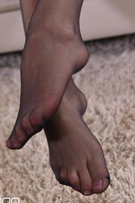 21P Hot Legs and Feet Arteya