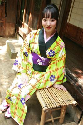 15P Sweet Japanese girl hikes her kimono && spreads to display her hairy pussy