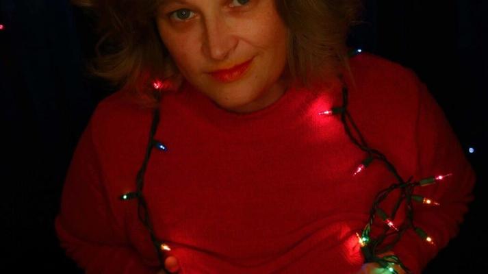 15P Cute chubby amateur MILF poses in her sexy outfit under Xmas lights