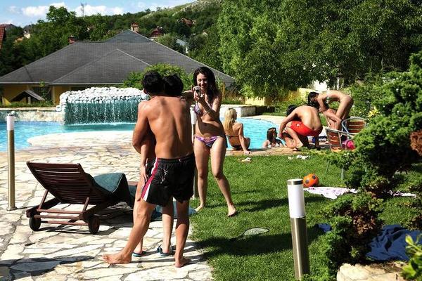 16P Horny hotties giving blowjobs and fucking hardcore at the pool party