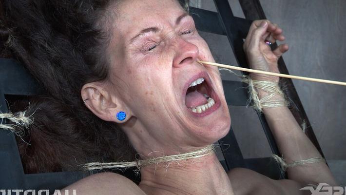 14P Mature pain slut Paintoy Emma eventually lets out a blood curdling scream
