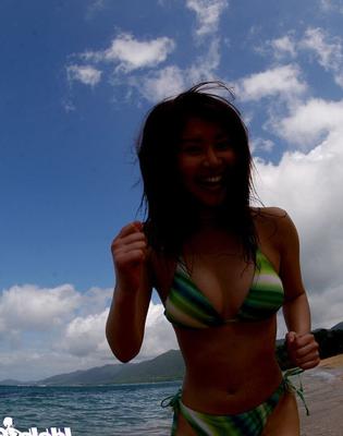 16P Busty asian babe Adusa Kyono slipping off her bikini outdoor