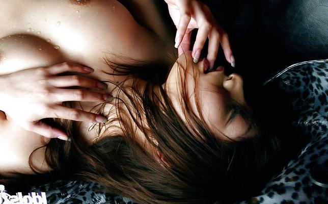 16P Hot asian babe in stockings Noa Aoki stripping and spreading her legs