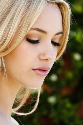 16P Pretty blonde babe Sophia Knight showcasing her graceful curves