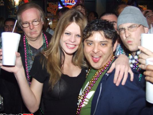 12P Drunk sluts flashing their tits for beads