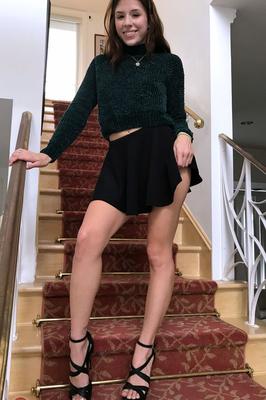 21P Amateur hottie reveals her meaty stubbled pussy for arousing close up viewing