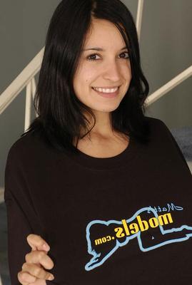 16P Dark haired amateur Lizzy takes off a T-shirt to stand totally naked