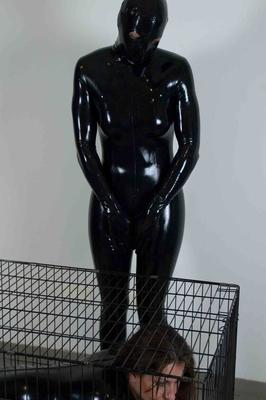 12P Amateur latex slave is forced in a cage