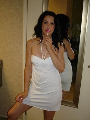 21P TNV Girls Sophie In The Tub