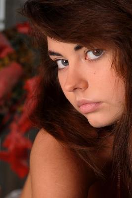12P エロお嬢様が毛皮のコートを脱いで腫れた乳首を露出