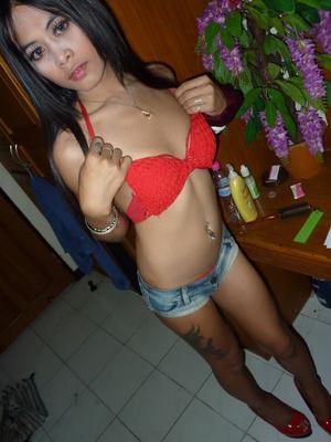 17P Beautiful amateur shemale Cream peels denim shorts & spreads tranny ass
