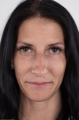 20P Dark-haired amateur Eva gets totally naked for a close up of her pussy
