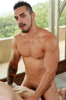 21P Amateur gay studs Zak Bishop and Arad fuck each other's asshole