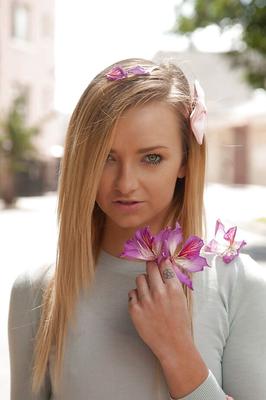 11P Slutty blonde amateur Carmen Callaway exposing her hot skinny body