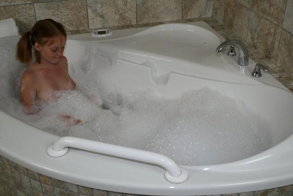20P Teen with pigtails Alyssa Hart gives her stepdad a handjob in the bathtub
