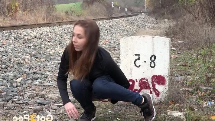 15P Antonia Sainz relieves her piss desperation