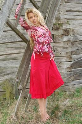 21P Beautiful country girl Angelini A exposes her pussy & tits in nature