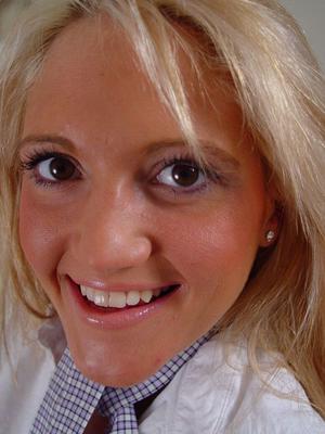 20P 18+ teen Spring Thomas dons schoolgirl clothes prior to toying her wet pussy
