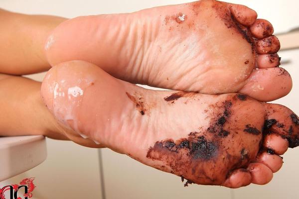 21P Hot Legs and Feet Kamil Klein