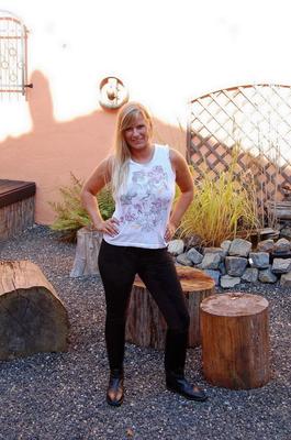 16P Blonde woman Sweet Susi uncovers her small tits before pulling down her pants