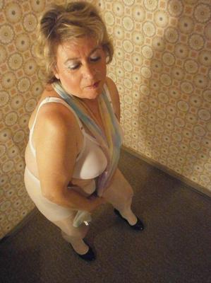 20P Big ass mature lady Caro posing in white pantyhose and black high heels