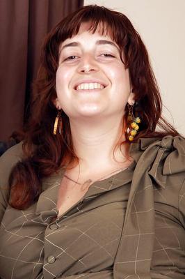 16P Fatty woman with shaggy armpits Gwyneth taking off her clothes