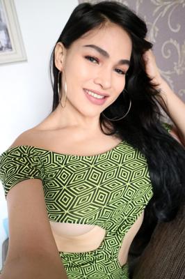 15P Maravilhosa travesti TS Filipina revela seus peitos sensuais