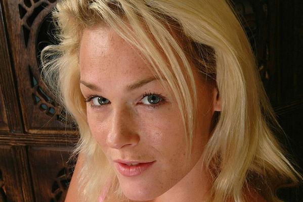 16P Phylis taking off her shorts and working with delicious wet pussy