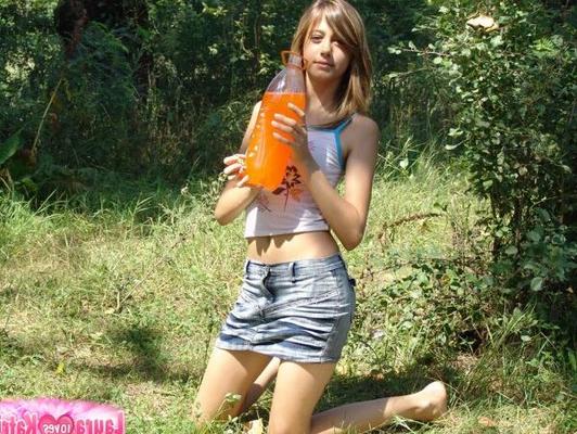 15P Teen amateur rubs cake into her naked body while near the woods