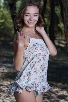 18P Nice teen Selina confidently divests herself of clothing to pose nude in woods