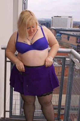 20P Older British BBW Lexie Cummings exposes her fat ass and twat on a balcony