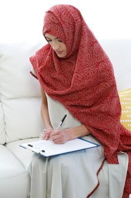 17P Hijab wearing babe and her dark haired friend getting horny with hot dude