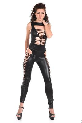 15P Sexy girl Gia Ren sports wavy hair while removing revealing leather clothing