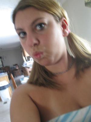 21P Bored amateur teen Nikki Morgan gets topless & takes selfies of her big boobs