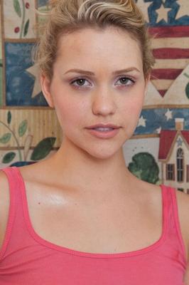11P Beauty Mia Malkova shows how flexible she is & teases with her bubble butt