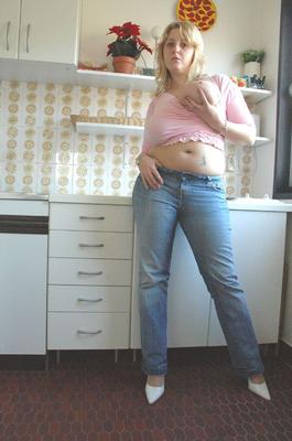 20P Bored housewife Davina unveils her monster melons and plays with them
