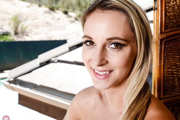 16P Mature blonde chick Allie Eve Knox displaying shaved pussy and tight ass