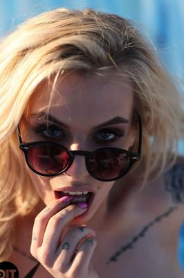 21P Isso é Glamour Saskia Valentine