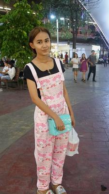 18P Slim Thai girl Puy is convinced to let her small boobs loose from her overalls