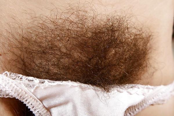 16P Big arsed older woman spreads her hairy cunt in new close ups