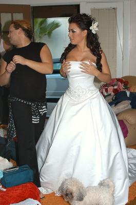 16P Latina salace avec de faux seins Eva Angelina pose nue le jour de son mariage