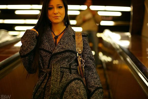 16P 魅惑的なエスコート美女メリサが人前でランジェリー姿で驚くほど美しい