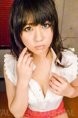 15P Kyoka Mizusawa получает сперму на лицо и в рот, чтобы поиграть с ней