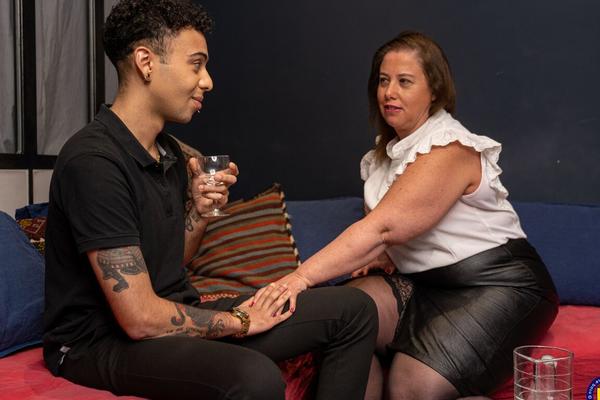 11P Curvy Jeny White loves anal sex with her sons friend