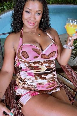16P Fatty Latina babe Priscila Fernandes masturbating pussy outdoor