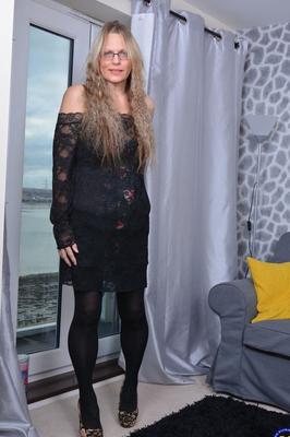 21P Luscious granny Sharon posing in her sexy lingerie and toying her muff