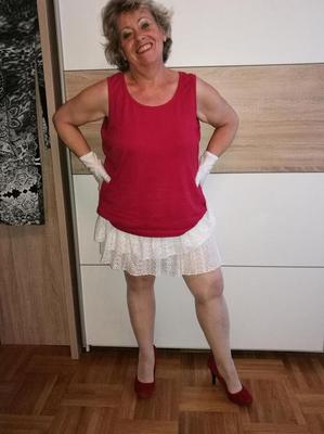 20P Horny nan Caro pulls down her pantyhose to show her bush in white gloves